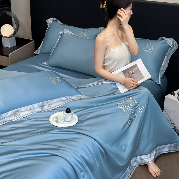 91家纺网 家纺一手货源 找家纺 露梦家纺 2026新款初夏水洗真丝夏被四件套 初夏-月光蓝