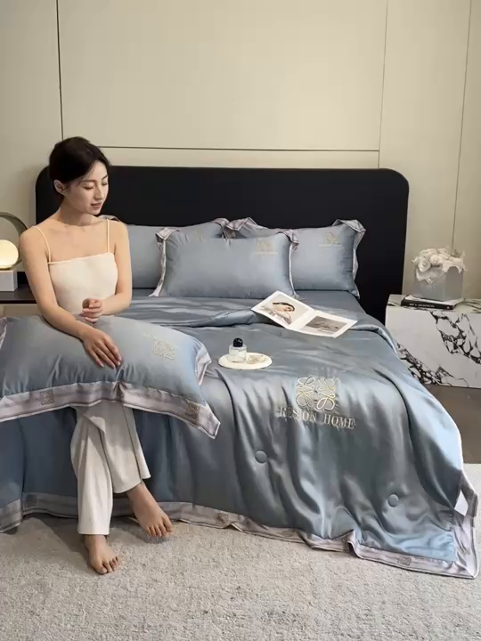 91家纺网 家纺一手货源 找家纺 露梦家纺 2026新款初夏水洗真丝夏被四件套 初夏-月光蓝