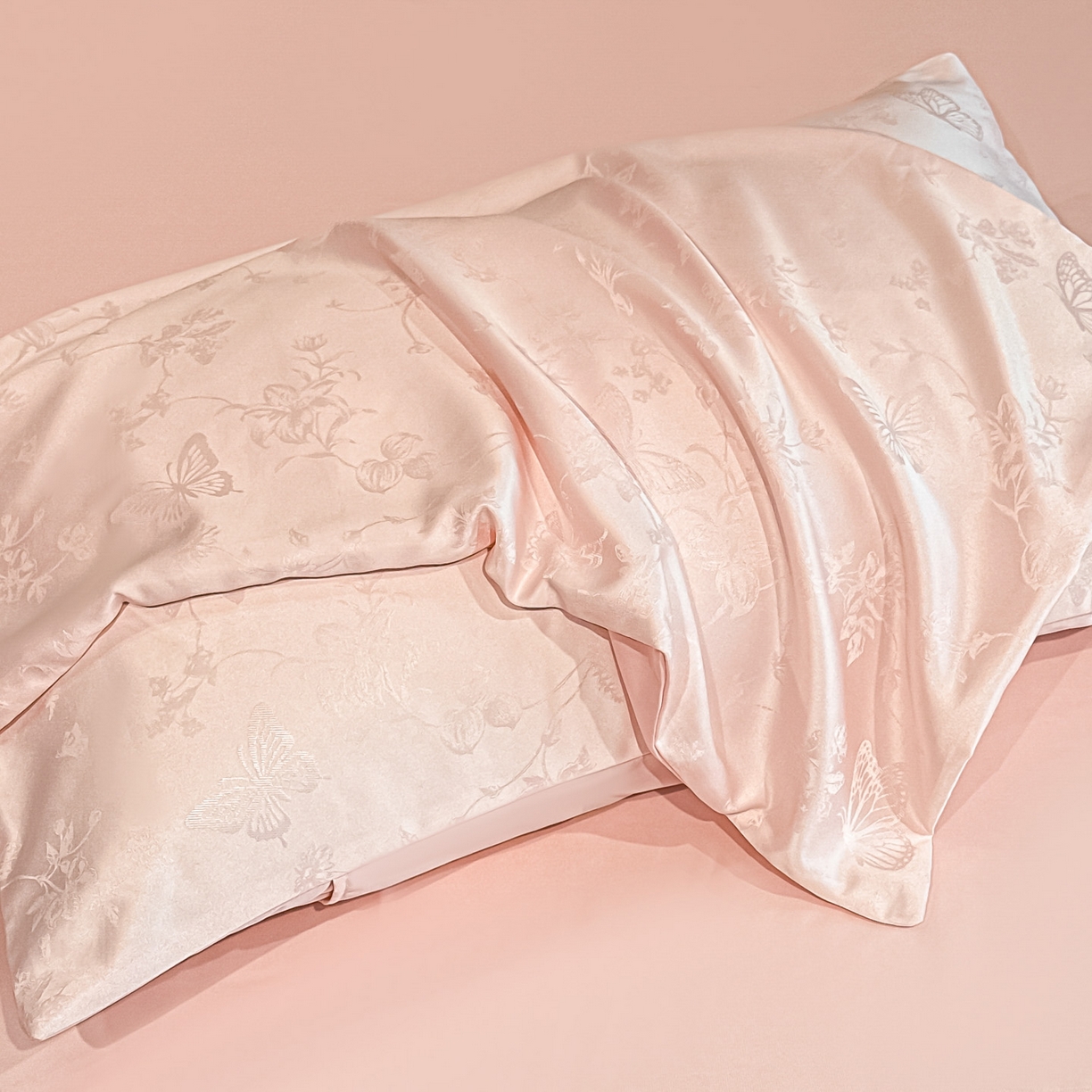 91家纺网 家纺一手货源 找家纺 顺兴家居 2026新款提花水洗真丝四件套 雾中花影-粉玉