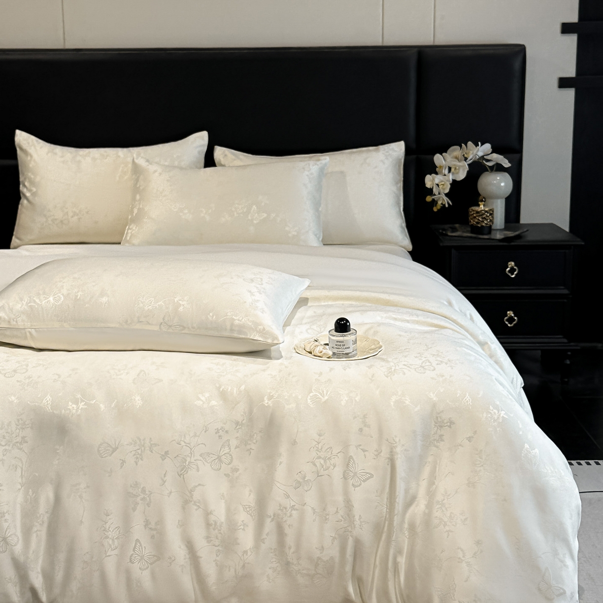 91家纺网 家纺一手货源 找家纺 顺兴家居 2026新款提花水洗真丝四件套 雾中花影-米白