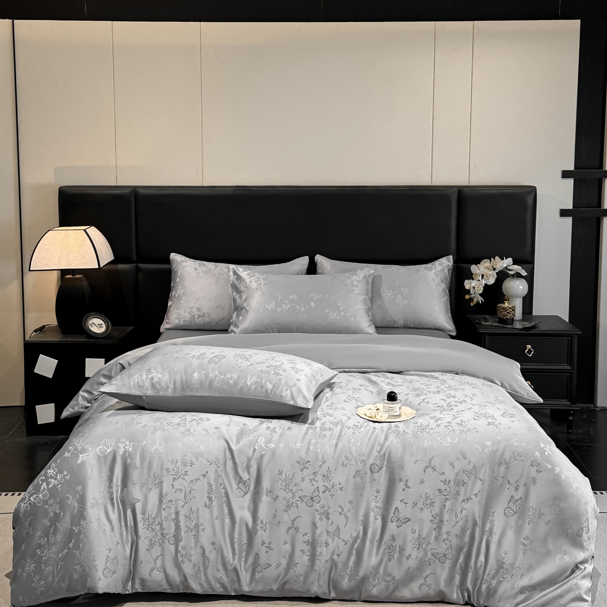 91家纺网 家纺一手货源 找家纺 顺兴家居 2026新款提花水洗真丝四件套 雾中花影-浅灰