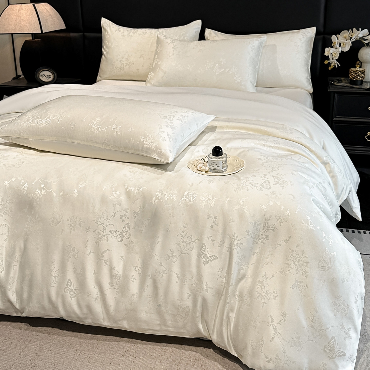 91家纺网 家纺一手货源 找家纺 顺兴家居 2026新款提花水洗真丝四件套 雾中花影-米白