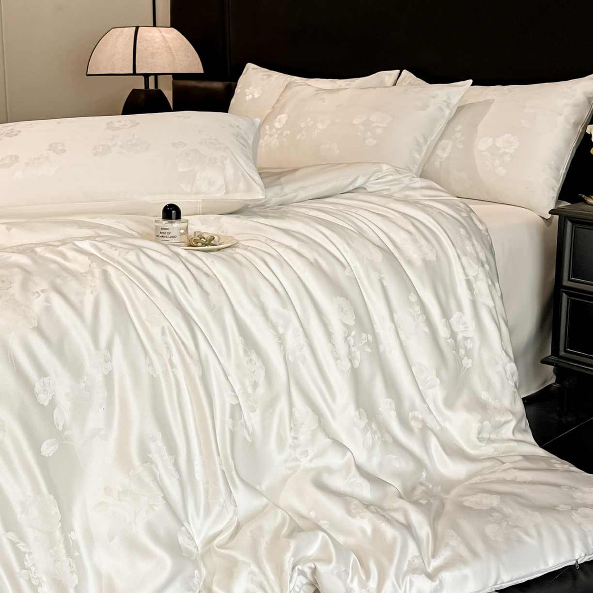 91家纺网 家纺一手货源 找家纺 顺兴家居 2026新款提花水洗真丝四件套 喜花市-米白