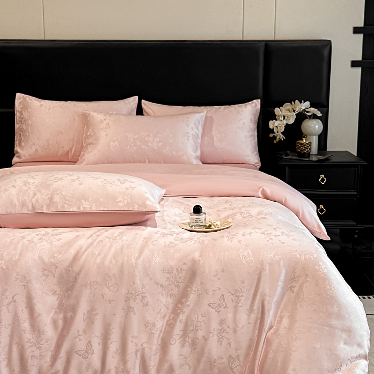 91家纺网 家纺一手货源 找家纺 顺兴家居 2026新款提花水洗真丝四件套 雾中花影-粉玉