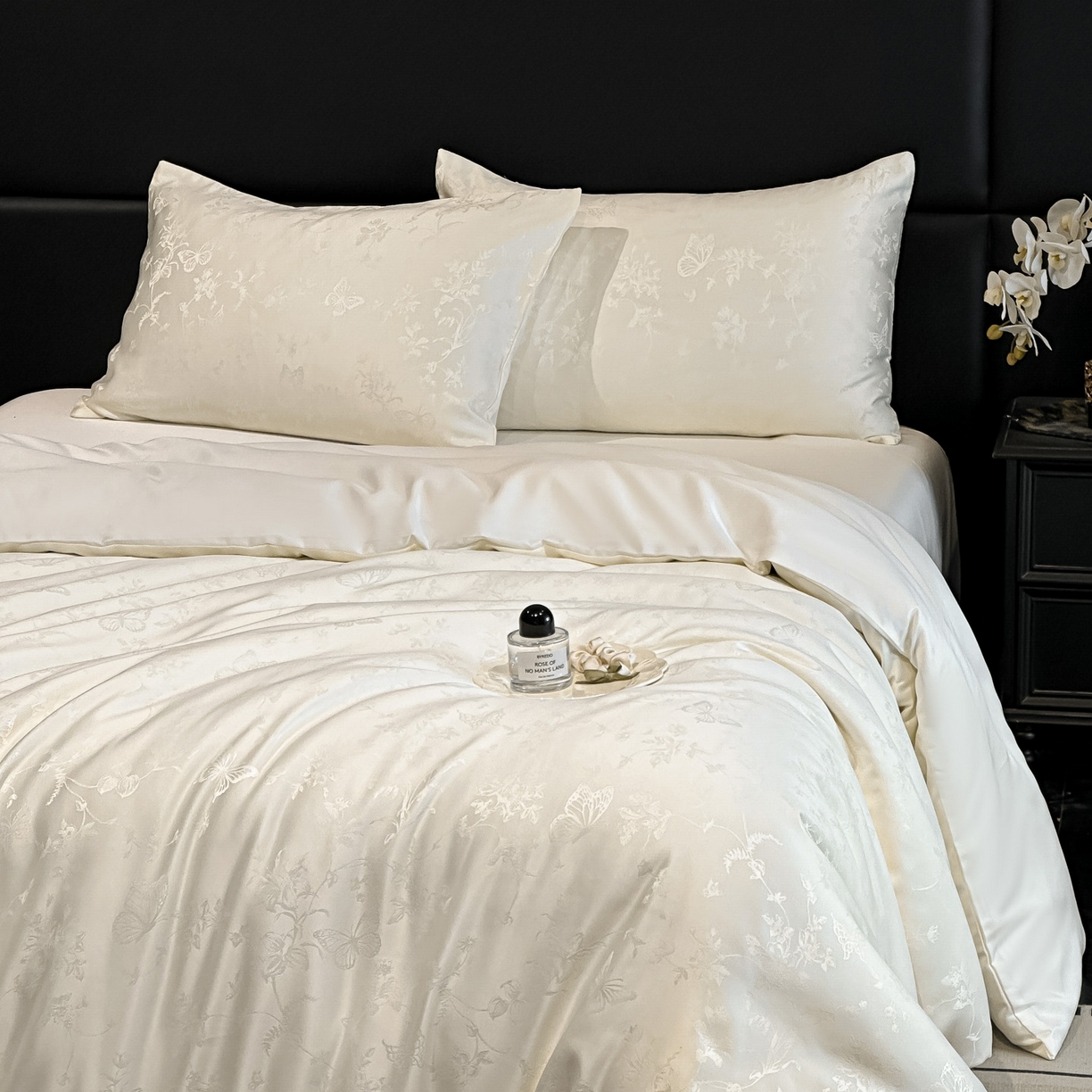 91家纺网 家纺一手货源 找家纺 顺兴家居 2026新款提花水洗真丝四件套 雾中花影-米白