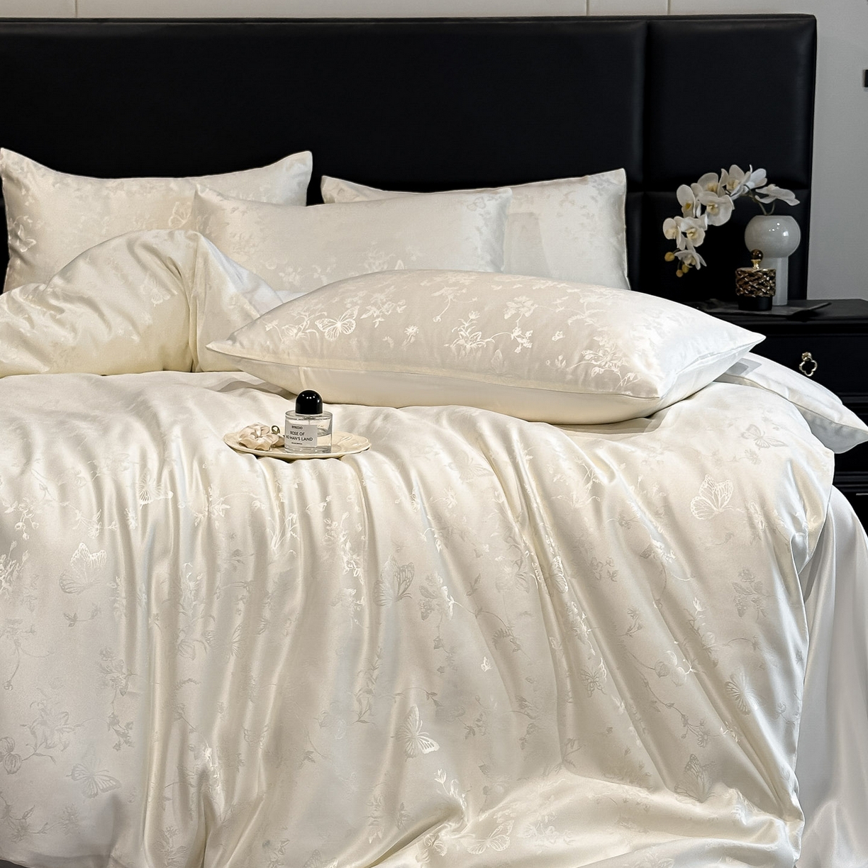 91家纺网 家纺一手货源 找家纺 顺兴家居 2026新款提花水洗真丝四件套 雾中花影-米白