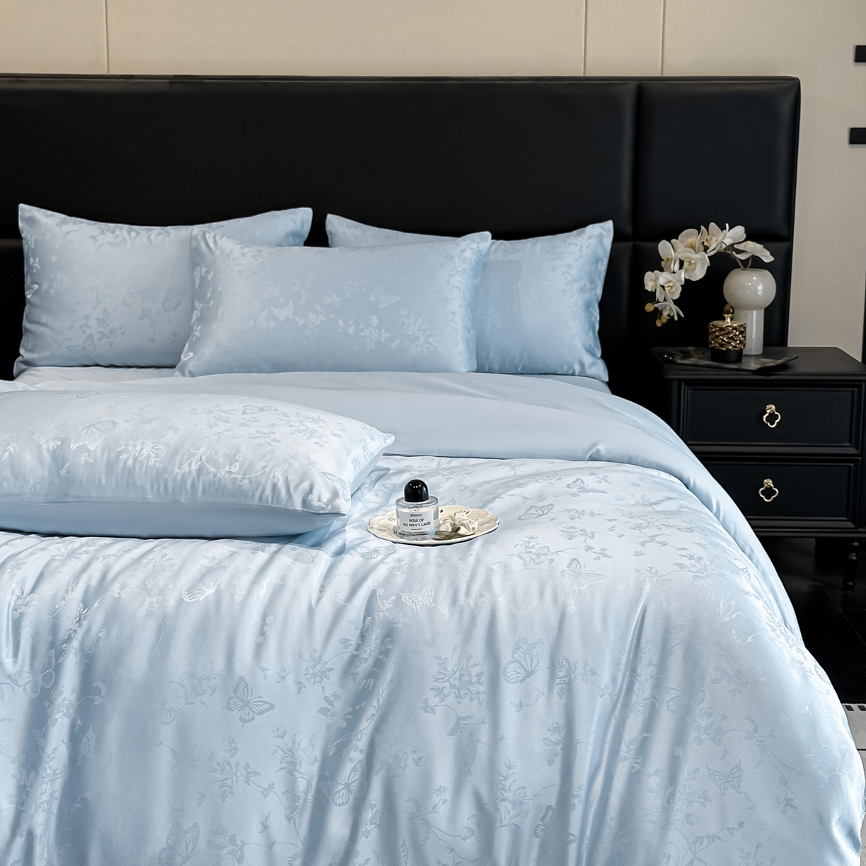 91家纺网 家纺一手货源 找家纺 顺兴家居 2026新款提花水洗真丝四件套 雾中花影-天蓝