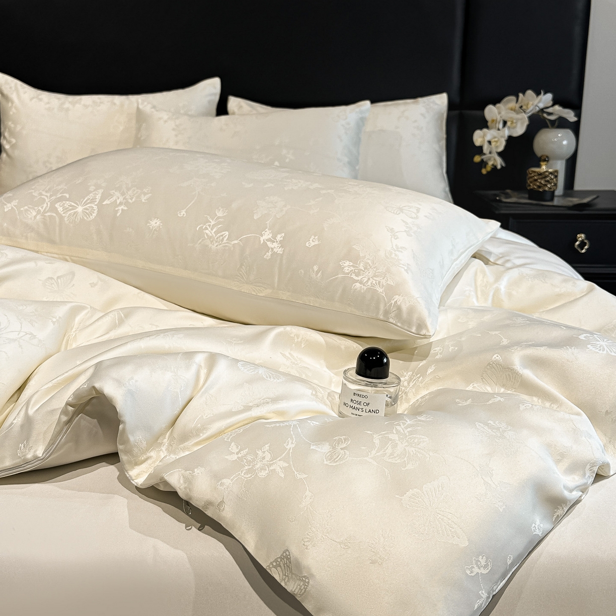 91家纺网 家纺一手货源 找家纺 顺兴家居 2026新款提花水洗真丝四件套 雾中花影-米白