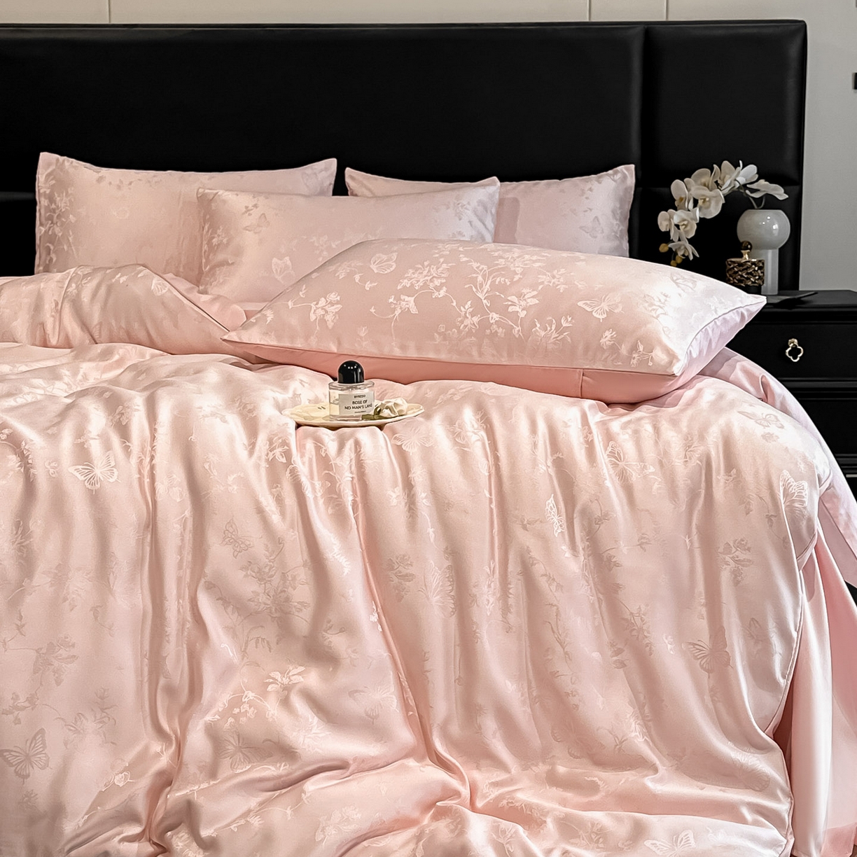 91家纺网 家纺一手货源 找家纺 顺兴家居 2026新款提花水洗真丝四件套 雾中花影-粉玉