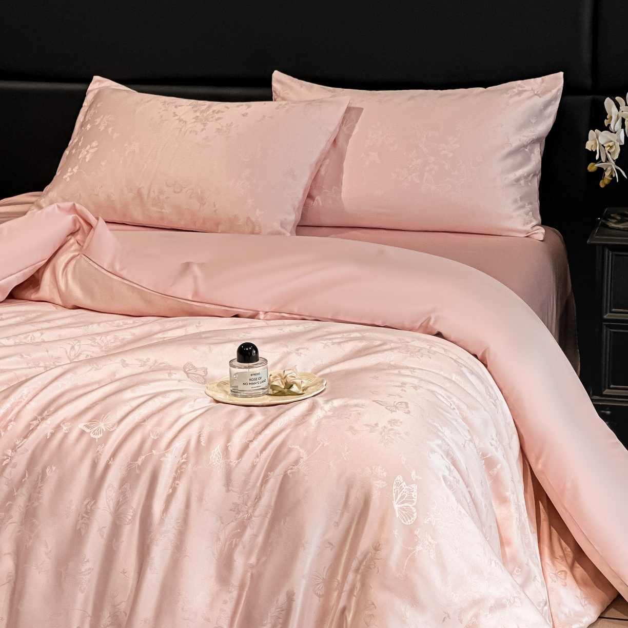 91家纺网 家纺一手货源 找家纺 顺兴家居 2026新款提花水洗真丝四件套 雾中花影-粉玉