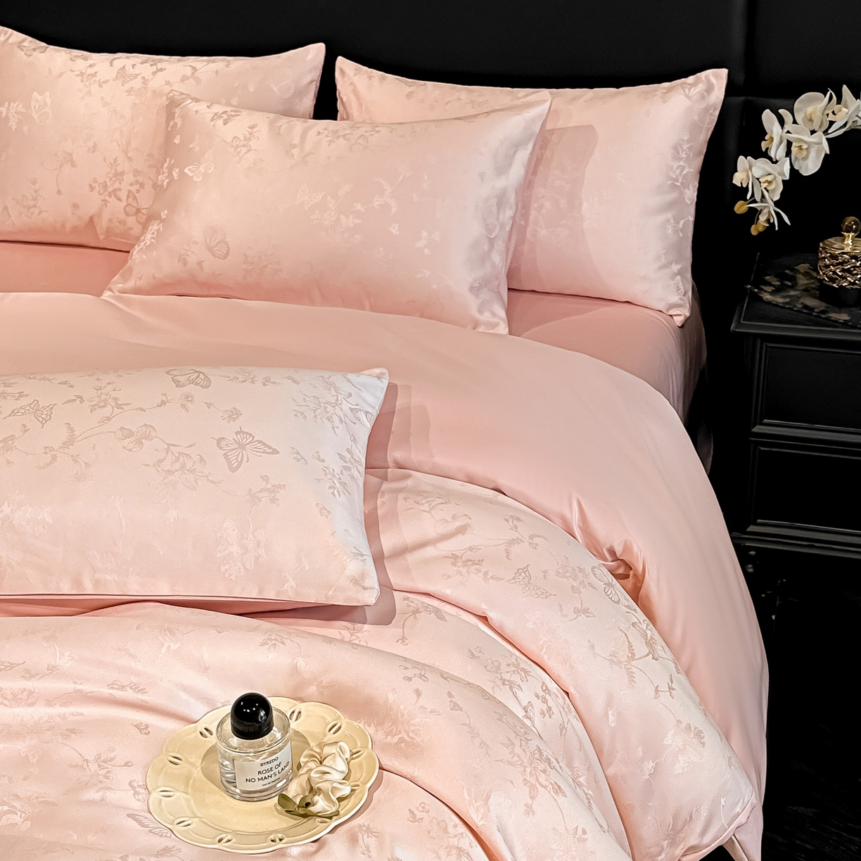 91家纺网 家纺一手货源 找家纺 顺兴家居 2026新款提花水洗真丝四件套 雾中花影-粉玉