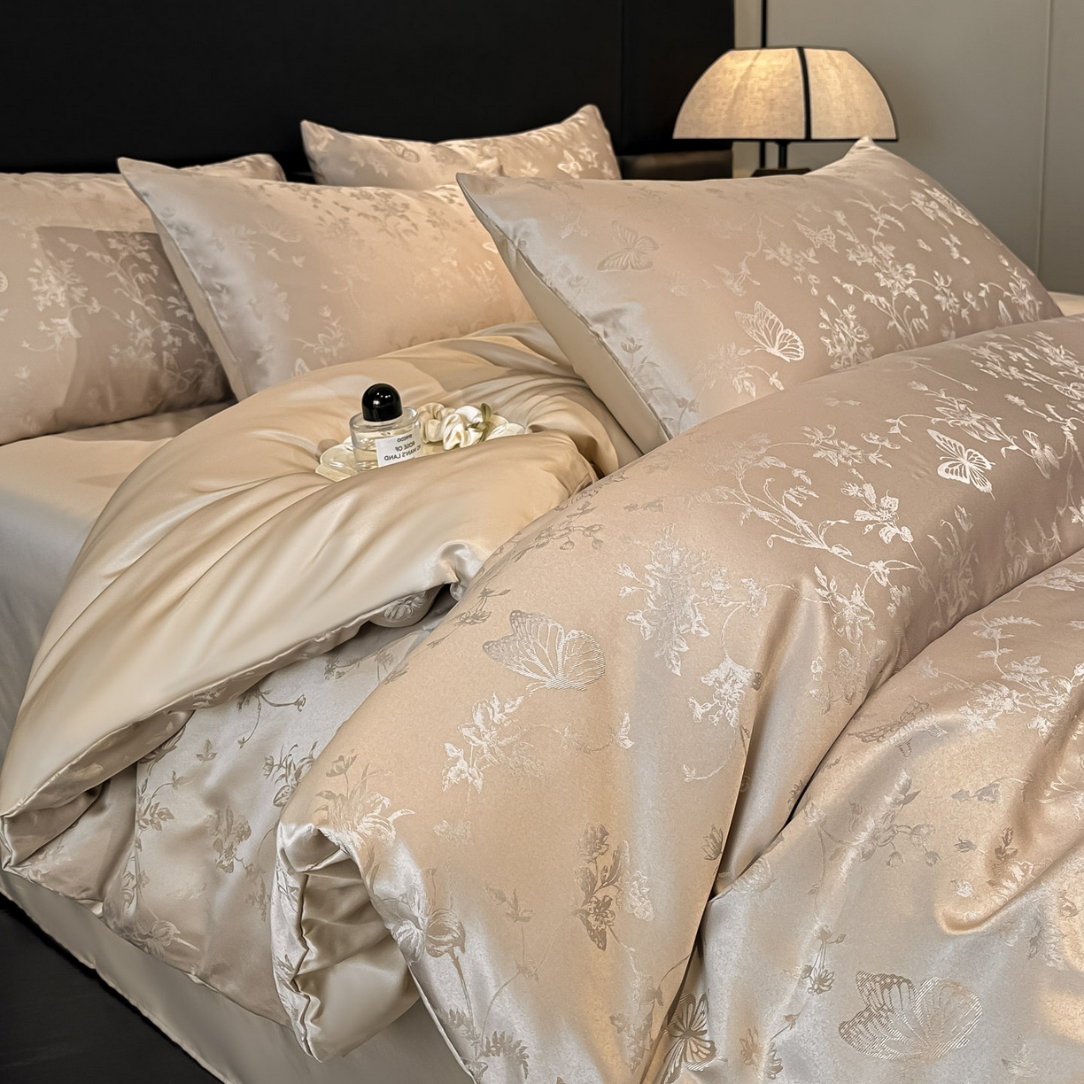 顺兴家居 2026新款提花水洗真丝四件套 雾中花影-香槟