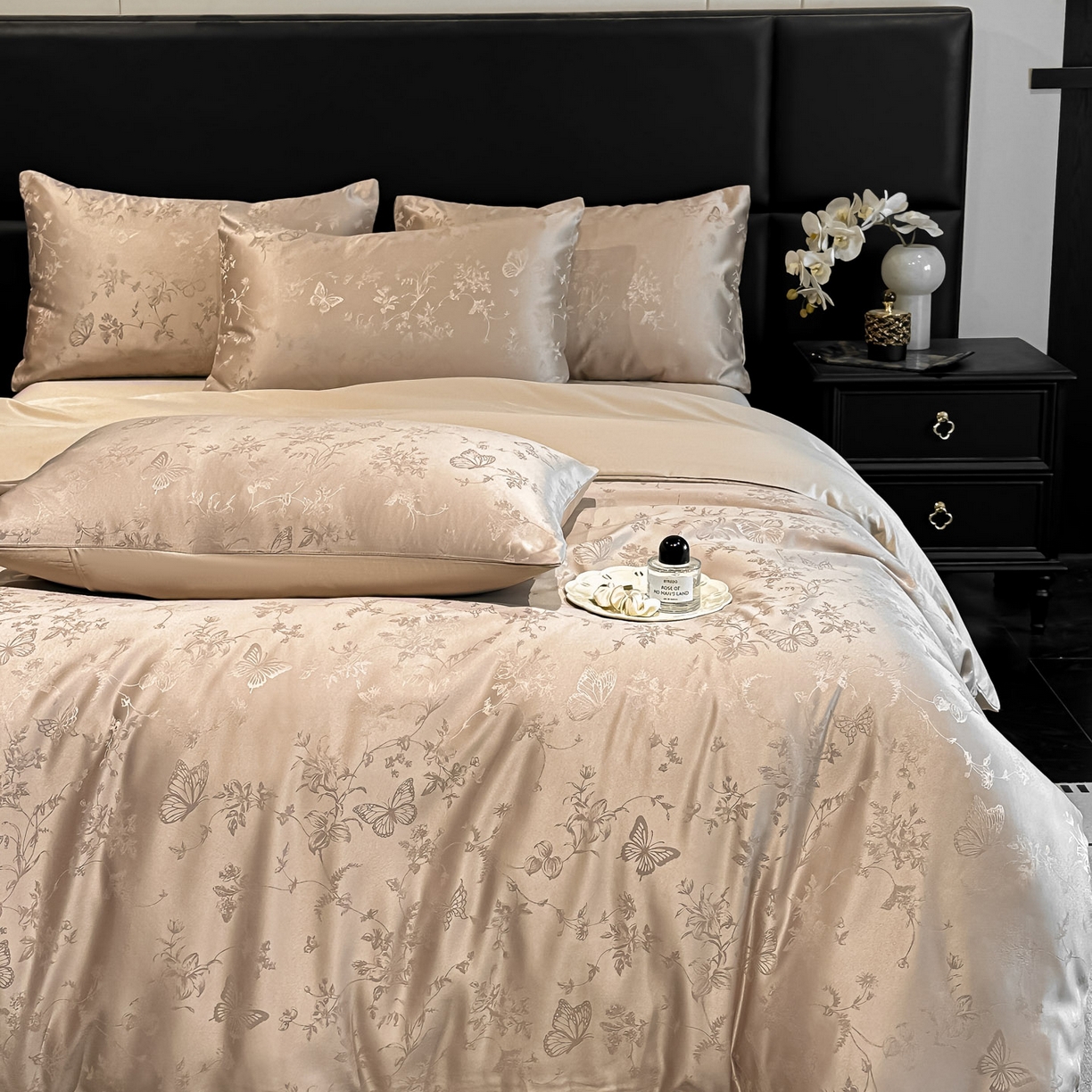 91家纺网 家纺一手货源 找家纺 顺兴家居 2026新款提花水洗真丝四件套 雾中花影-香槟