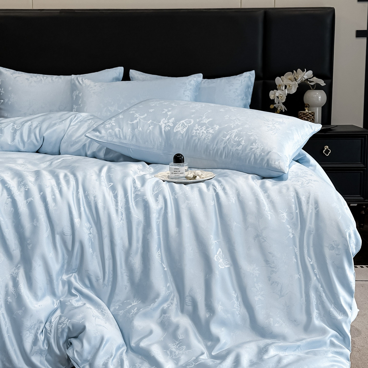 91家纺网 家纺一手货源 找家纺 顺兴家居 2026新款提花水洗真丝四件套 雾中花影-天蓝