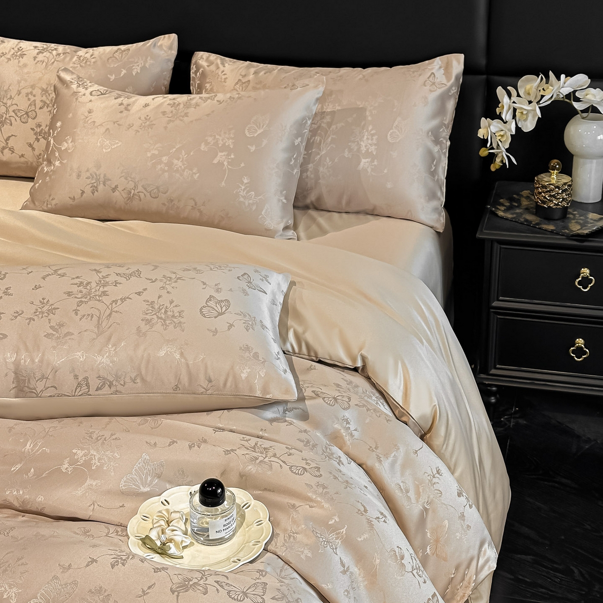 91家纺网 家纺一手货源 找家纺 顺兴家居 2026新款提花水洗真丝四件套 雾中花影-香槟