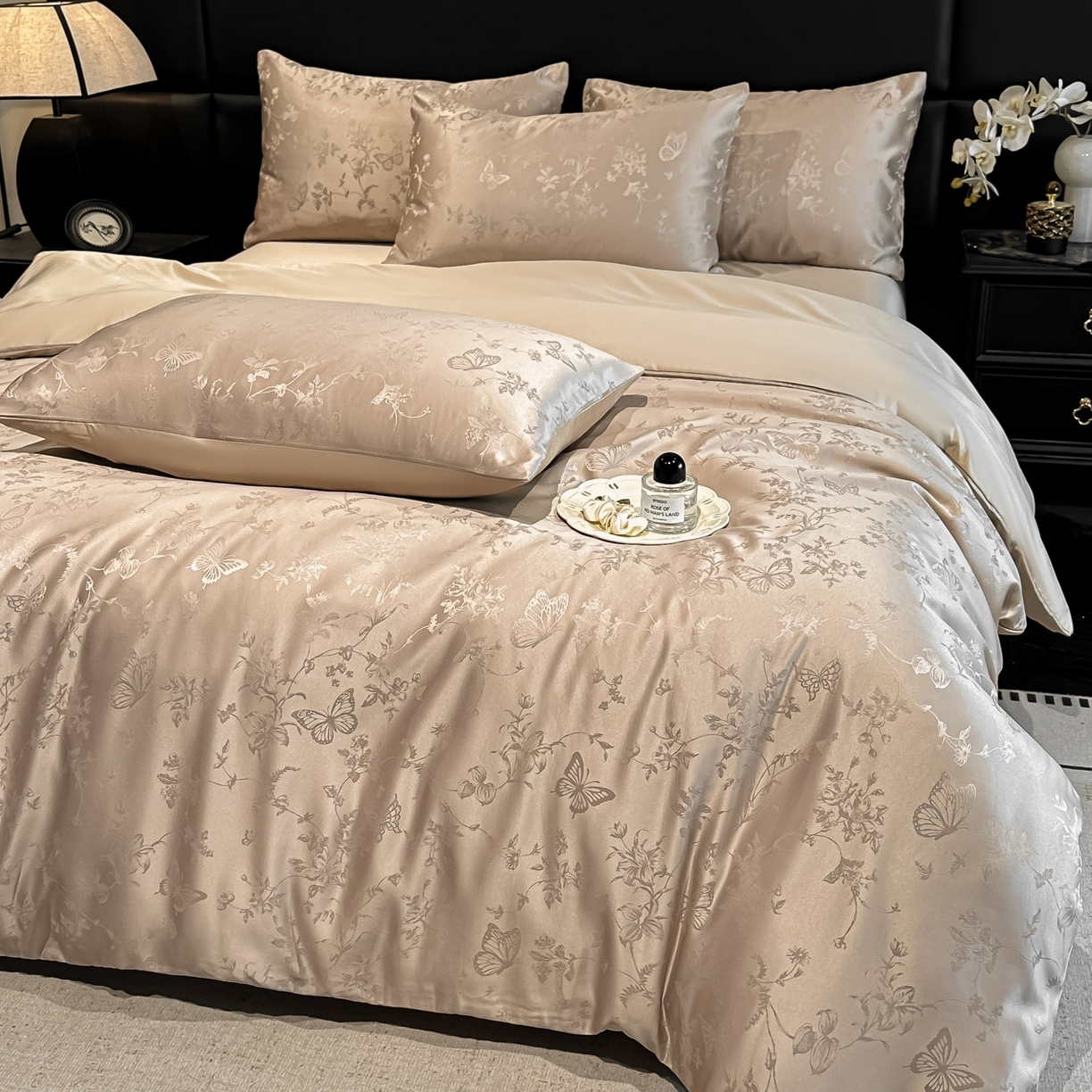 91家纺网 家纺一手货源 找家纺 顺兴家居 2026新款提花水洗真丝四件套 雾中花影-香槟