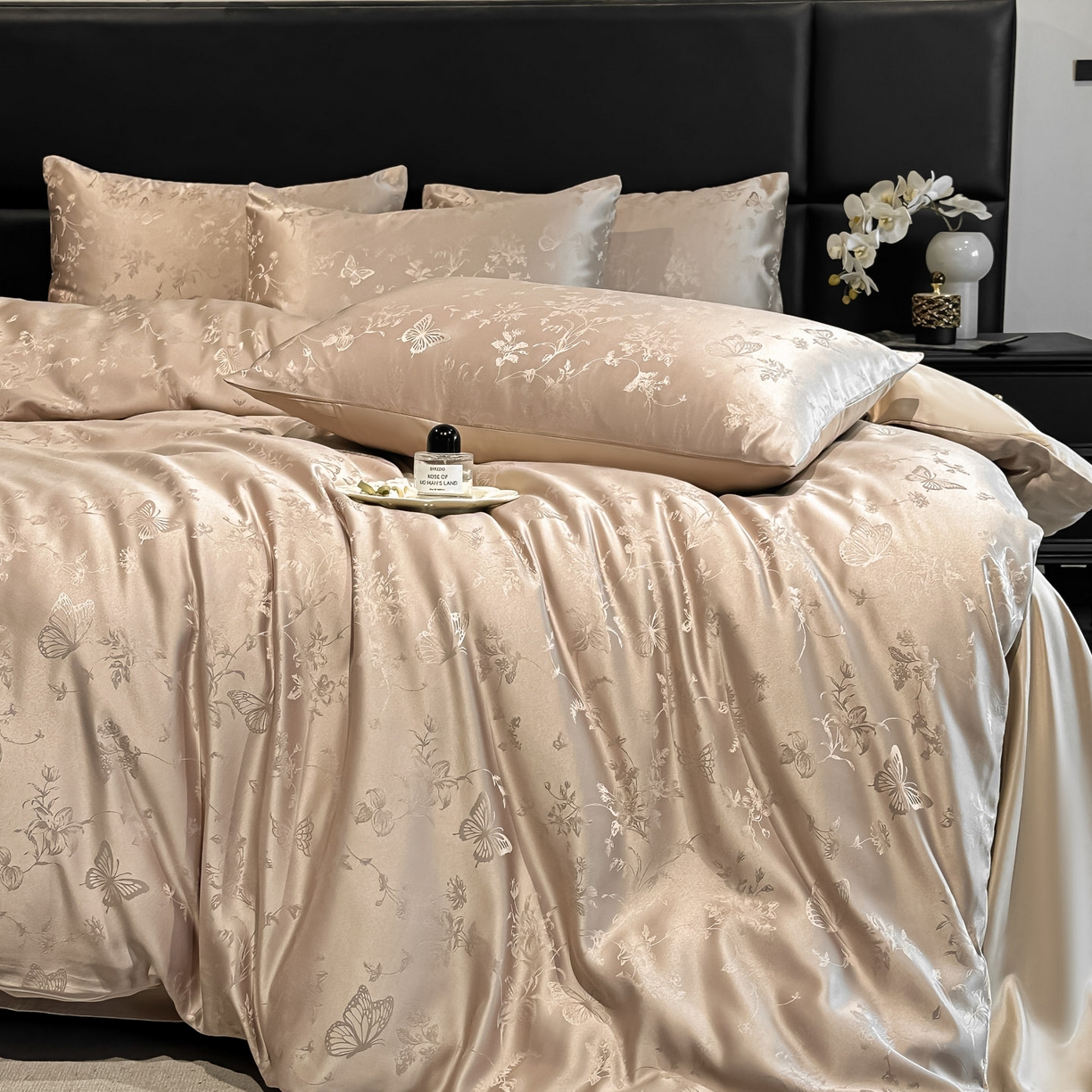 91家纺网 家纺一手货源 找家纺 顺兴家居 2026新款提花水洗真丝四件套 雾中花影-香槟