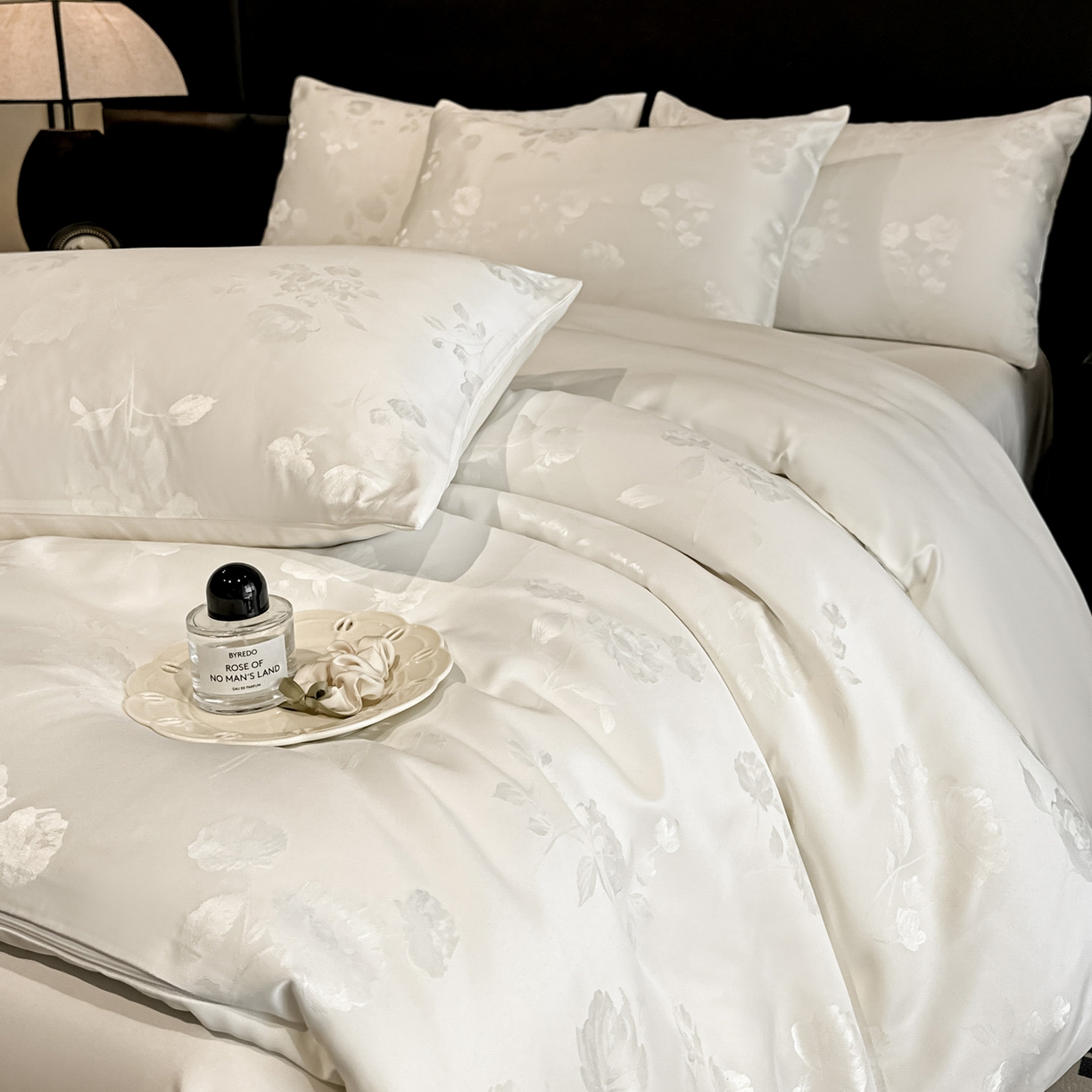 91家纺网 家纺一手货源 找家纺 顺兴家居 2026新款提花水洗真丝四件套 喜花市-米白