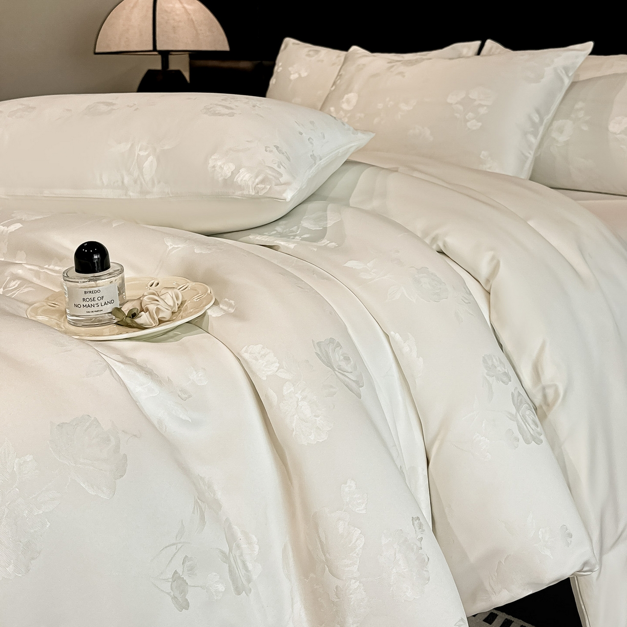 91家纺网 家纺一手货源 找家纺 顺兴家居 2026新款提花水洗真丝四件套 喜花市-米白