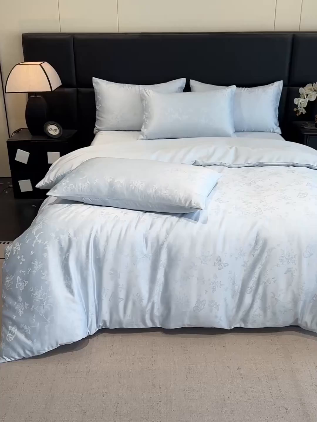 91家纺网 家纺一手货源 找家纺 顺兴家居 2026新款提花水洗真丝四件套 雾中花影-天蓝