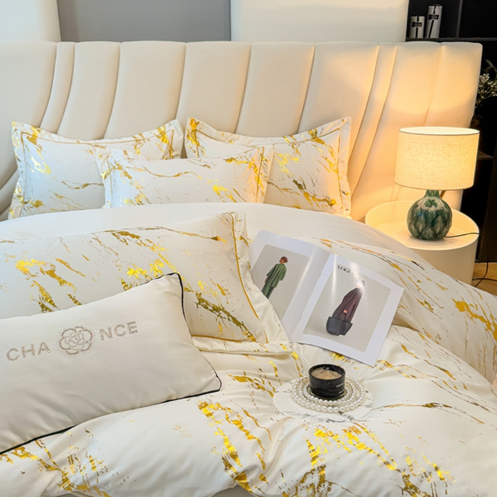 91家纺网 家纺一手货源 找家纺 棠颂家纺 2026新款直播热款沐光天丝烫金四件套吊边床单一字绣（礼盒款） 鎏金岁月-白金