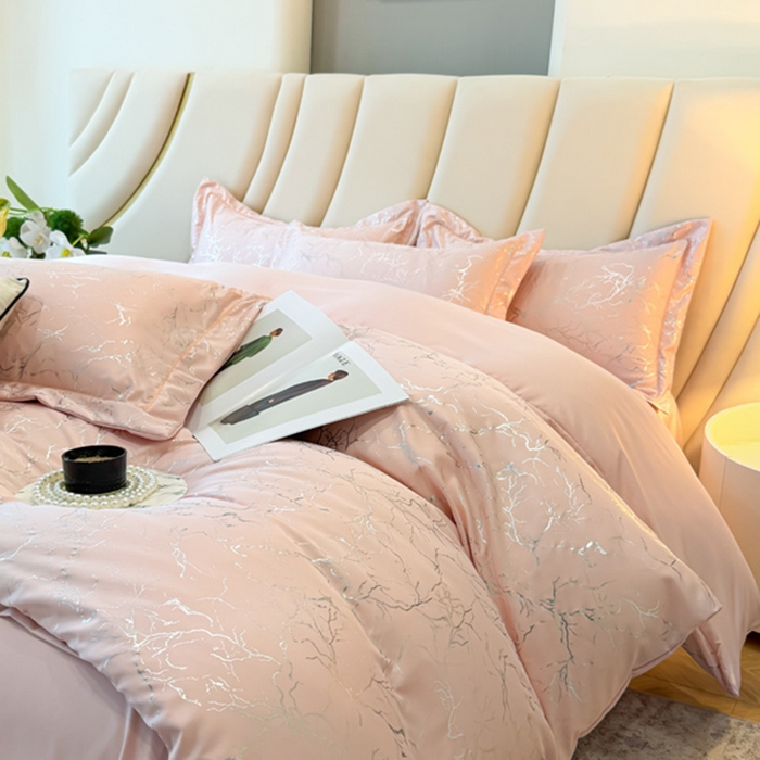 91家纺网 家纺一手货源 找家纺 棠颂家纺 2026新款直播热款沐光天丝烫金四件套吊边床单一字绣（礼盒款） 樱落星河