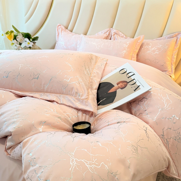 91家纺网 家纺一手货源 找家纺 棠颂家纺 2026新款直播热款沐光天丝烫金四件套吊边床单一字绣（礼盒款） 樱落星河