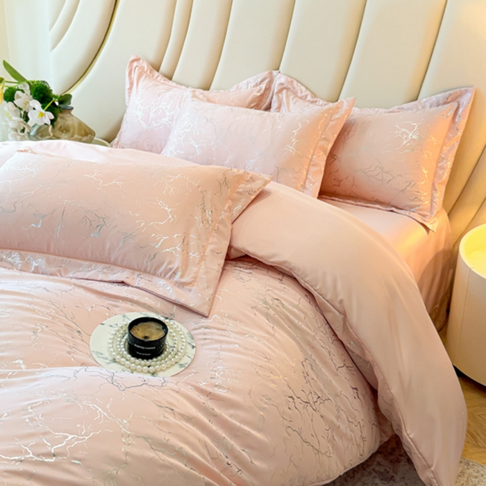 91家纺网 家纺一手货源 找家纺 棠颂家纺 2026新款直播热款沐光天丝烫金四件套吊边床单一字绣（礼盒款） 樱落星河