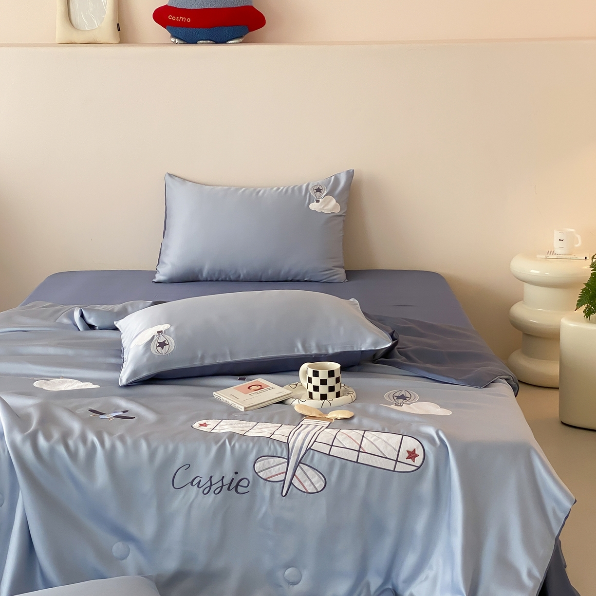 91家纺网 家纺一手货源 找家纺 （总）曼布缇 2026春夏新款60S兰精天丝绣花款夏被四件套-翱翔