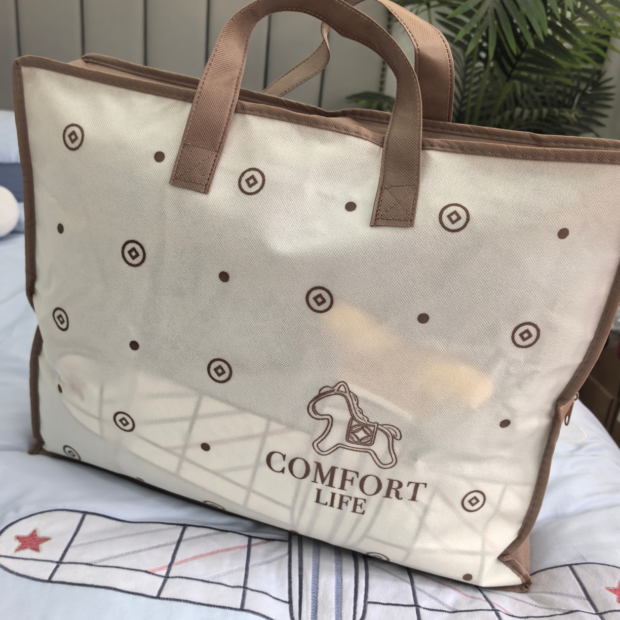 91家纺网 家纺一手货源 找家纺 （总）曼布缇 2026春夏新款60S兰精天丝绣花款夏被四件套-翱翔