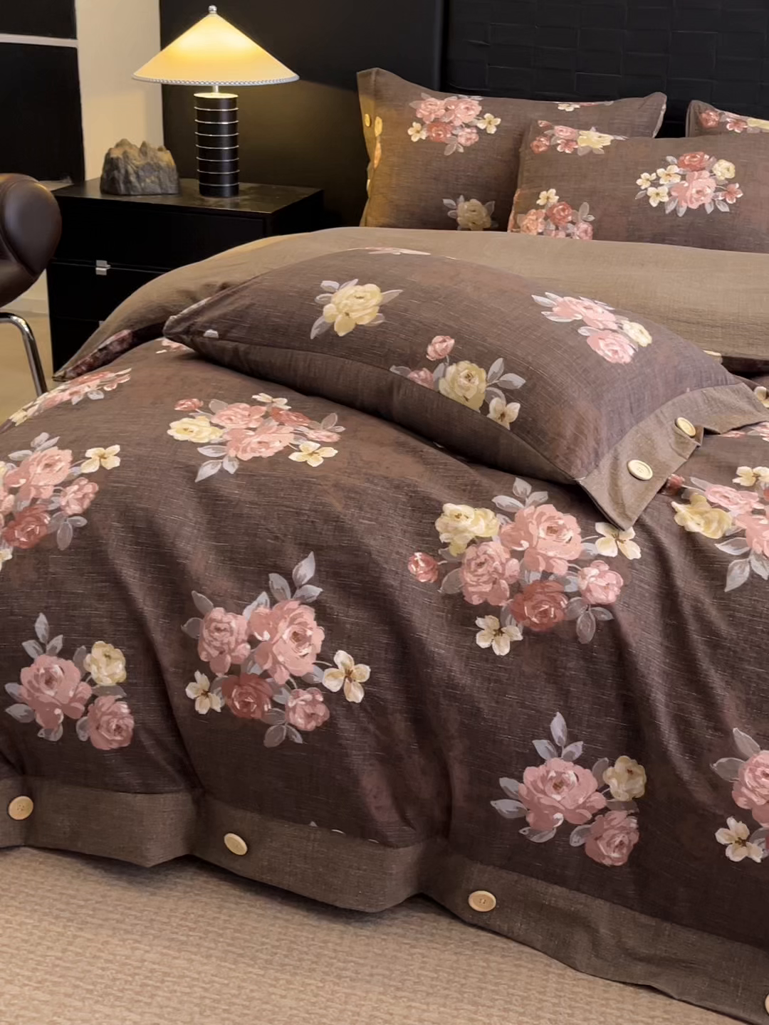 91家纺网 家纺一手货源 找家纺 圣比熊 2026春夏新款A类原麻纽扣四件套加厚被套床单宿舍双人床仿亚麻套件-最新款 繁花