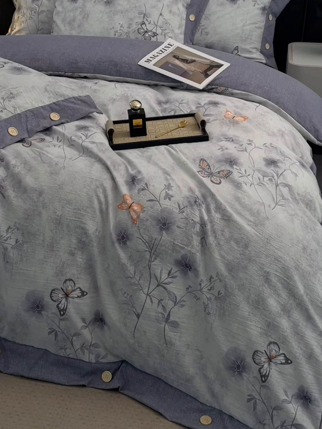 91家纺网 家纺一手货源 找家纺 圣比熊 2026春夏新款A类原麻纽扣四件套加厚被套床单宿舍双人床仿亚麻套件-最新款 花与蝶