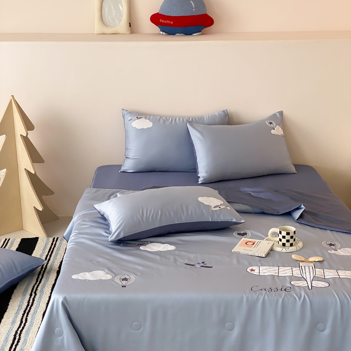 91家纺网 家纺一手货源 找家纺 （总）曼布缇 2026春夏新款60S兰精天丝绣花款夏被四件套-翱翔