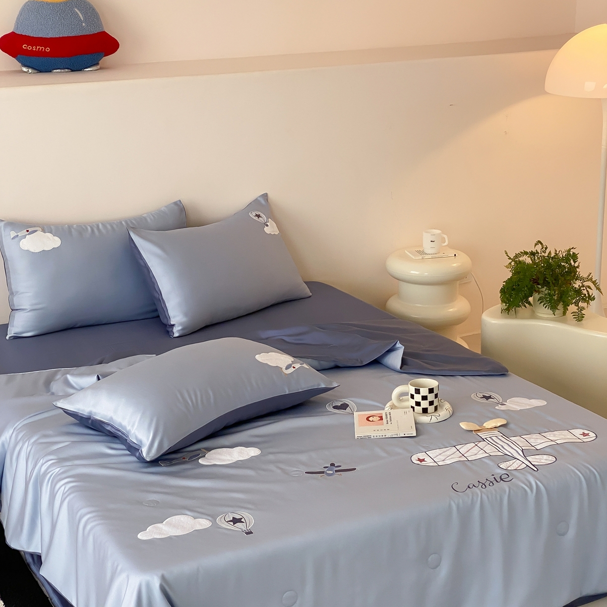 91家纺网 家纺一手货源 找家纺 （总）曼布缇 2026春夏新款60S兰精天丝绣花款夏被四件套-翱翔