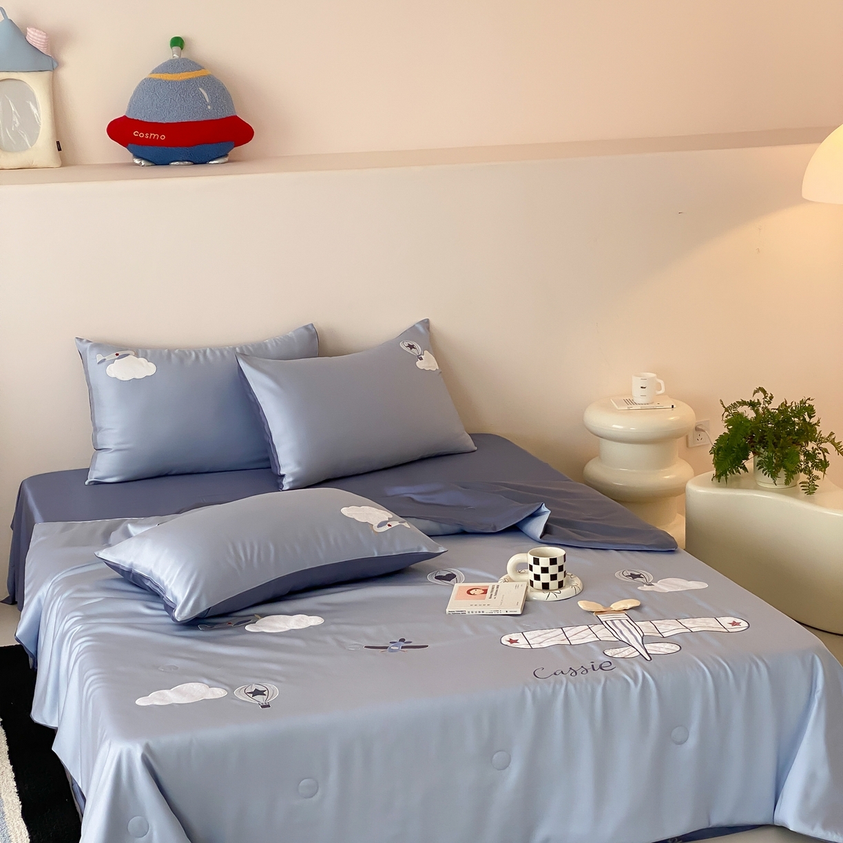 91家纺网 家纺一手货源 找家纺 （总）曼布缇 2026春夏新款60S兰精天丝绣花款夏被四件套-翱翔