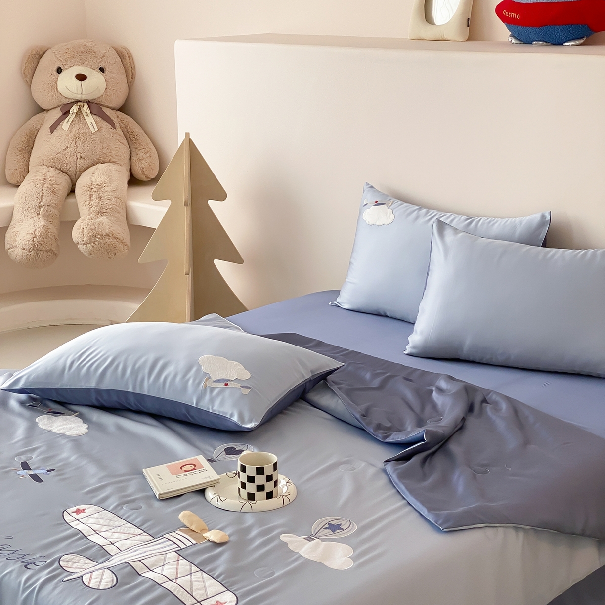 91家纺网 家纺一手货源 找家纺 （总）曼布缇 2026春夏新款60S兰精天丝绣花款夏被四件套-翱翔