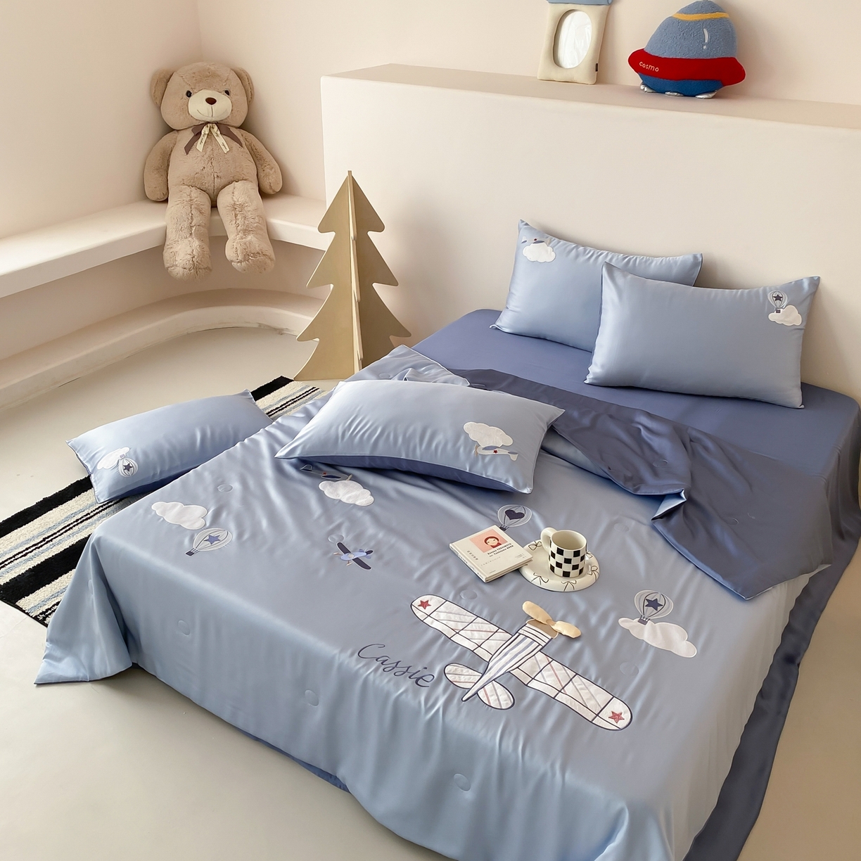 91家纺网 家纺一手货源 找家纺 （总）曼布缇 2026春夏新款60S兰精天丝绣花款夏被四件套-翱翔