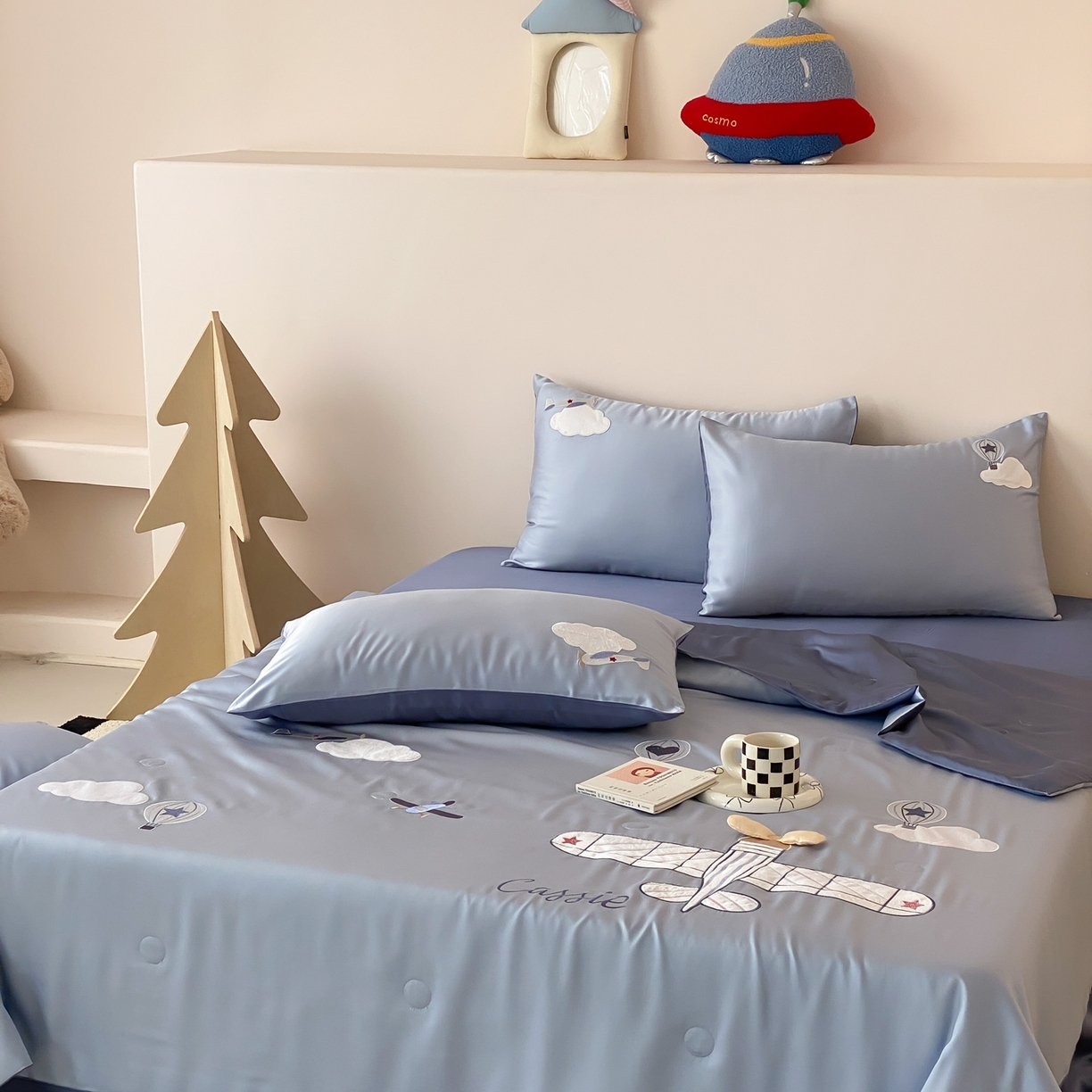 91家纺网 家纺一手货源 找家纺 （总）曼布缇 2026春夏新款60S兰精天丝绣花款夏被四件套-翱翔