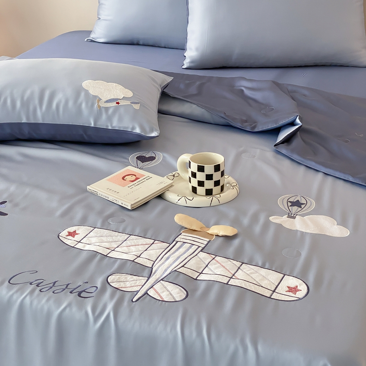 91家纺网 家纺一手货源 找家纺 （总）曼布缇 2026春夏新款60S兰精天丝绣花款夏被四件套-翱翔