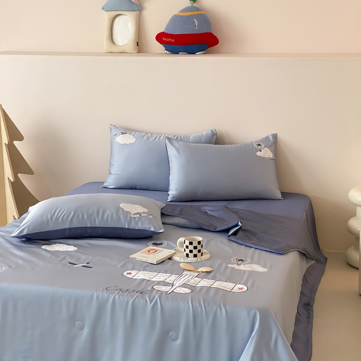 91家纺网 家纺一手货源 找家纺 （总）曼布缇 2026春夏新款60S兰精天丝绣花款夏被四件套-翱翔