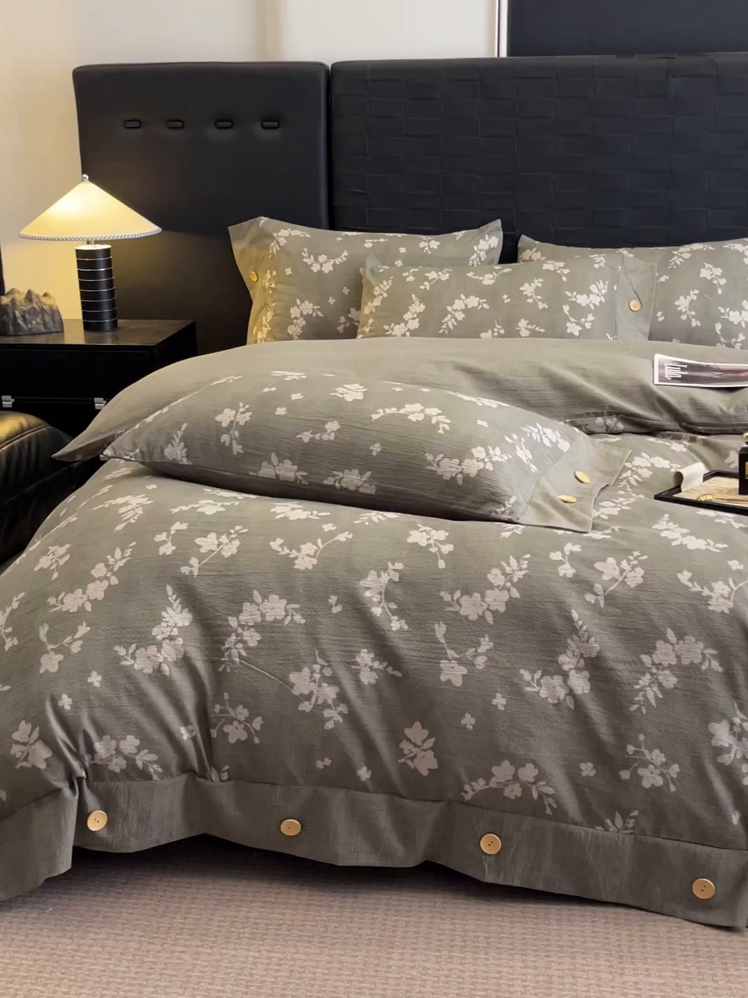 91家纺网 家纺一手货源 找家纺 圣比熊 2026春夏新款A类原麻纽扣四件套加厚被套床单宿舍双人床仿亚麻套件-最新款 曼妙花园