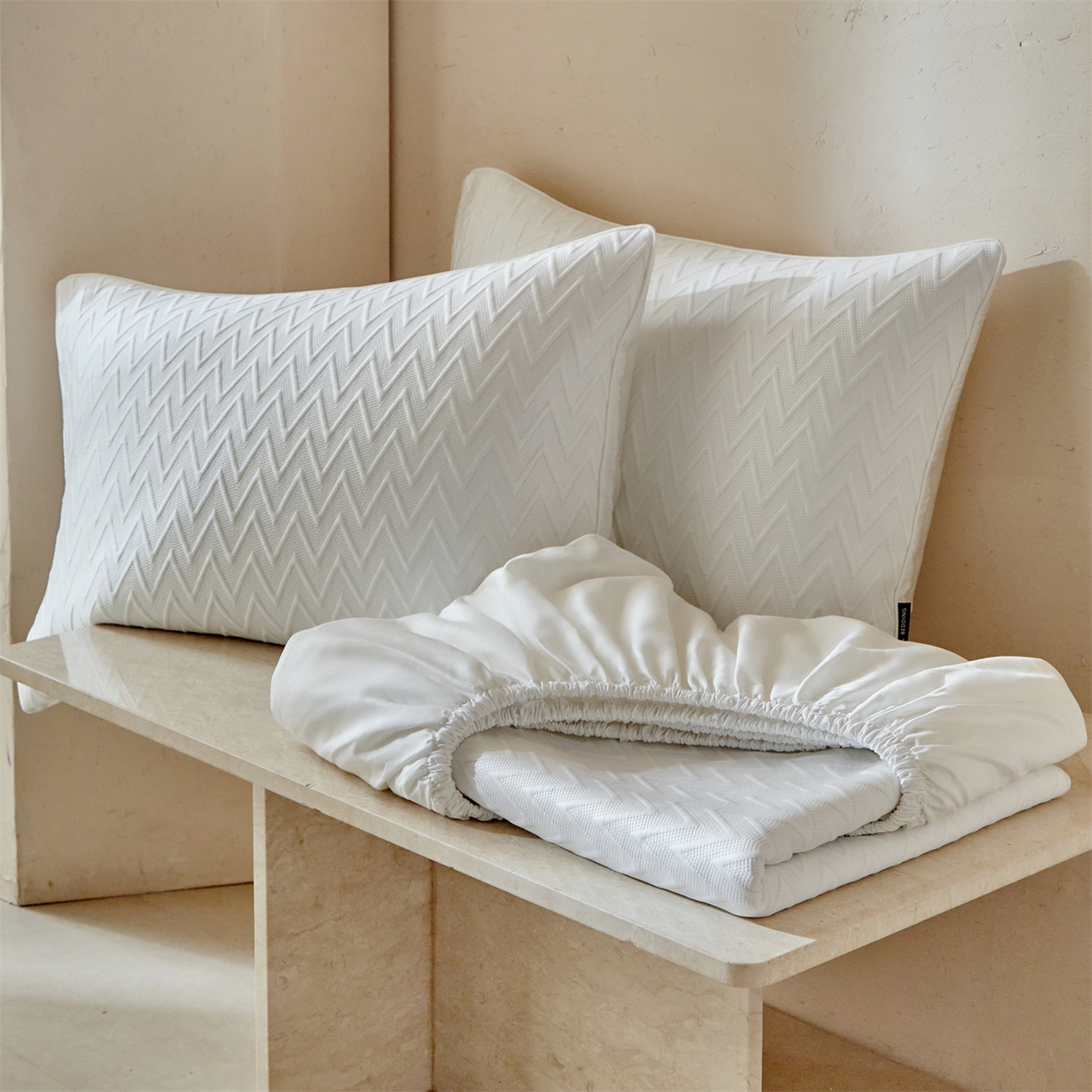 91家纺网 家纺一手货源 找家纺 傲蕾良品  2026新款出口韩国高分子冰丝软凉席【床笠&平铺款】 波浪白