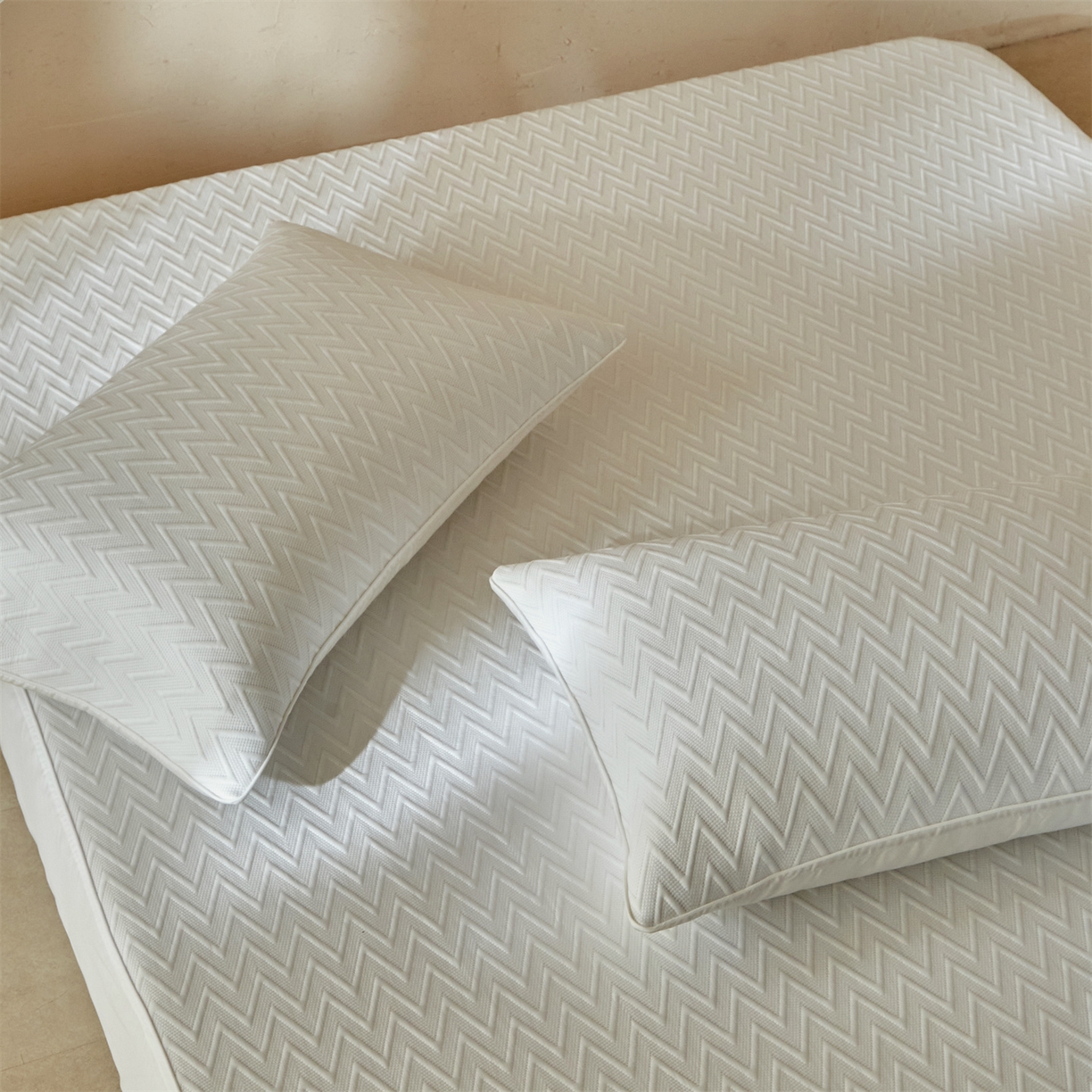 91家纺网 家纺一手货源 找家纺 傲蕾良品  2026新款出口韩国高分子冰丝软凉席【床笠&平铺款】 波浪白