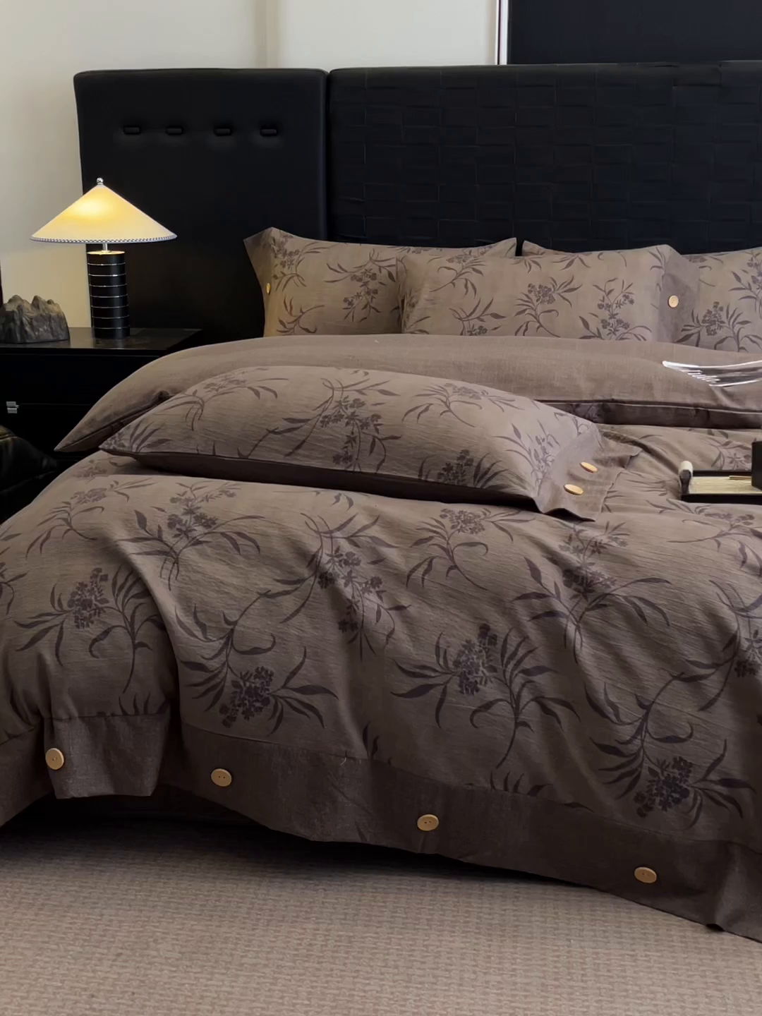 91家纺网 家纺一手货源 找家纺 圣比熊 2026春夏新款A类原麻纽扣四件套加厚被套床单宿舍双人床仿亚麻套件-最新款 素锦