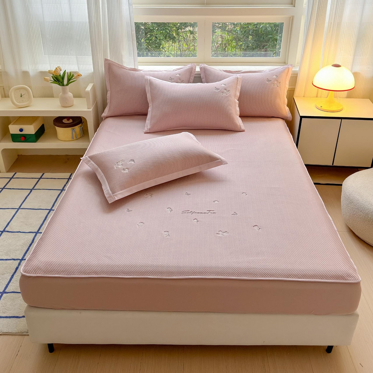 91家纺网 家纺一手货源 找家纺 席匠 2026新款直角包边绣花玫瑰床笠款凉席席子凉席三件套 粉色