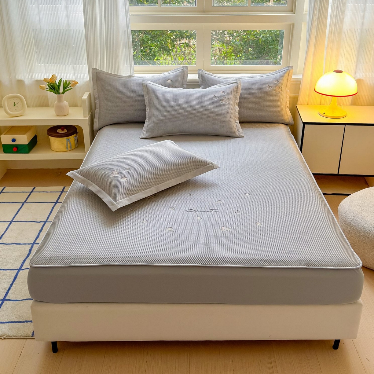 91家纺网 家纺一手货源 找家纺 席匠 2026新款直角包边绣花玫瑰床笠款凉席席子凉席三件套 灰色