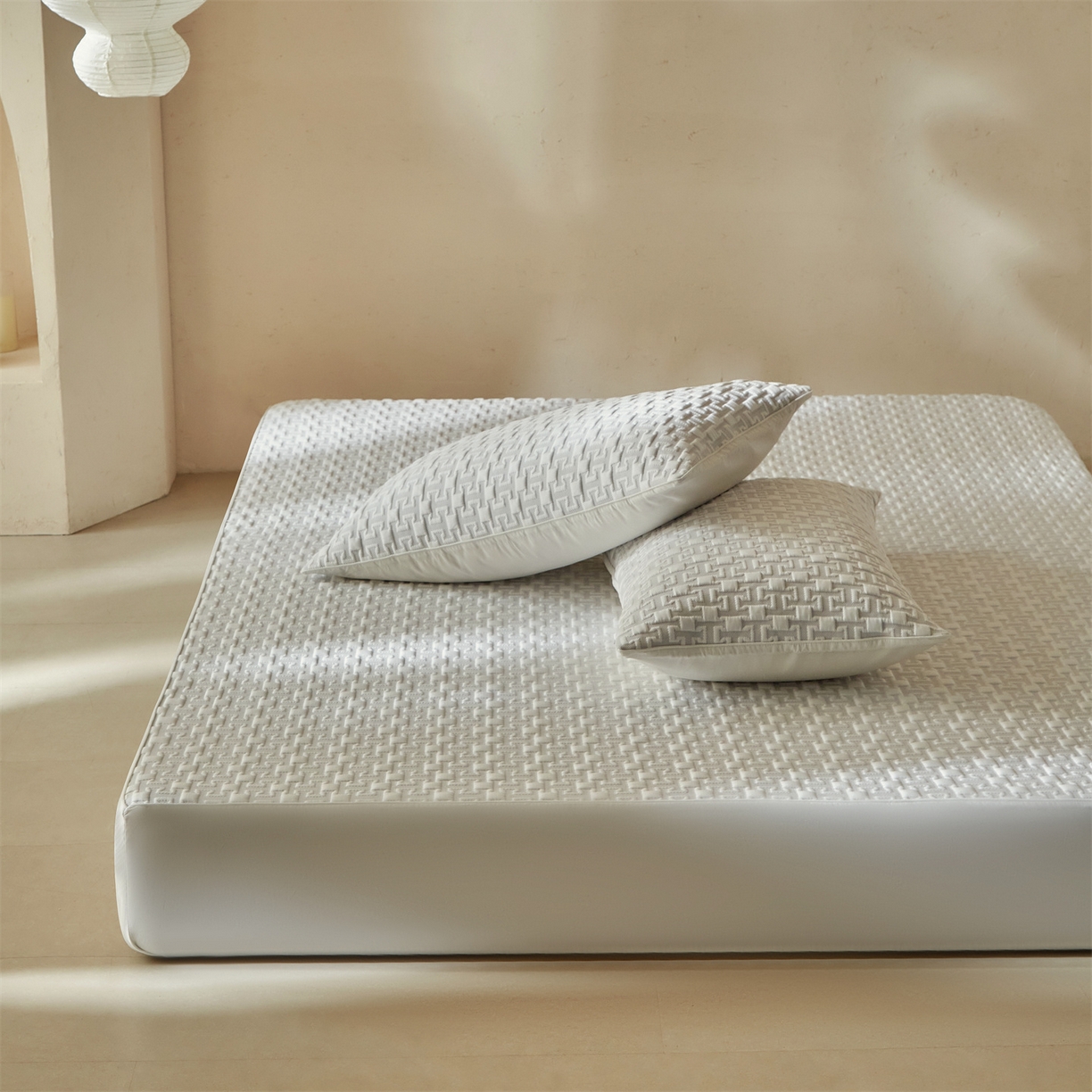 91家纺网 家纺一手货源 找家纺 傲蕾良品  2026新款出口韩国高分子冰丝软凉席【床笠&平铺款】 英文灰