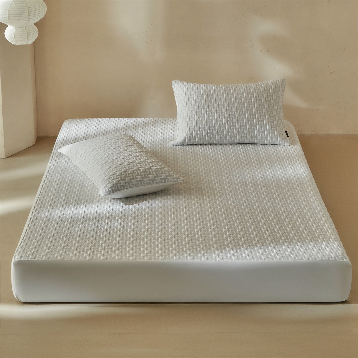 91家纺网 家纺一手货源 找家纺 傲蕾良品  2026新款出口韩国高分子冰丝软凉席【床笠&平铺款】 英文灰