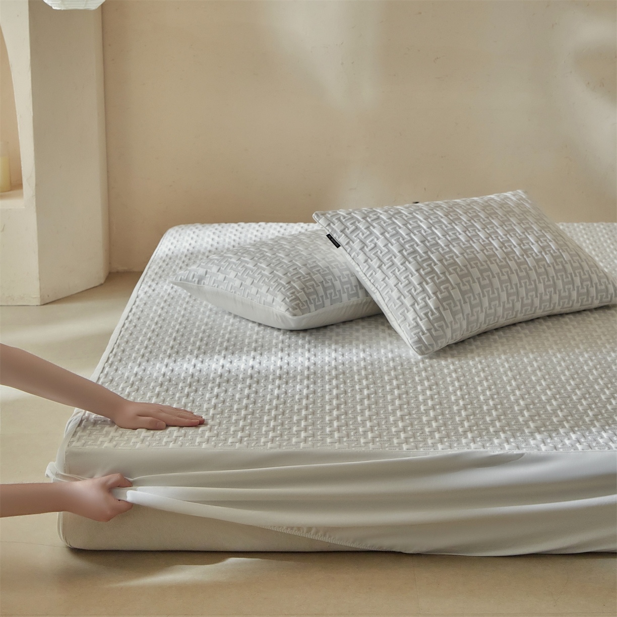 91家纺网 家纺一手货源 找家纺 傲蕾良品  2026新款出口韩国高分子冰丝软凉席【床笠&平铺款】 英文灰