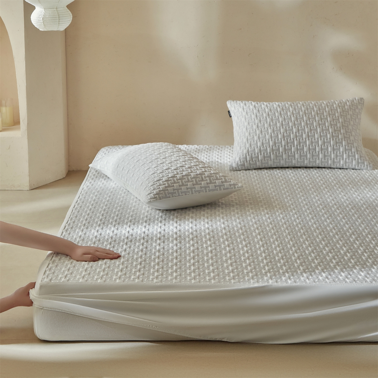 91家纺网 家纺一手货源 找家纺 傲蕾良品  2026新款出口韩国高分子冰丝软凉席【床笠&平铺款】 英文灰